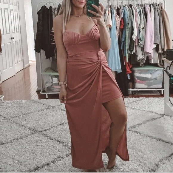 Selfie Leslie | Dresses | Selfie Leslie Blush Split Front Maxi Dress With  Tie Back Wedding Guest Or Prom | Poshmark